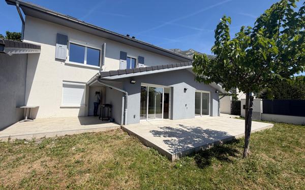 Maison à vendre    6 pièces • 140 m2 Saint-Égrève
