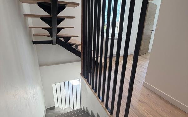 Maison à vendre    6 pièces • 140 m2 Saint-Égrève