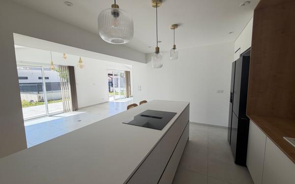 Maison à vendre    6 pièces • 140 m2 Saint-Égrève