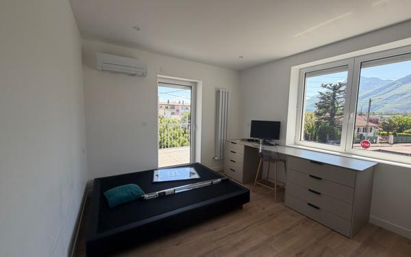 Maison à vendre    6 pièces • 140 m2 Saint-Égrève