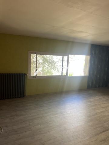Maison
                                                                                                                                                                                                                                                                                                                        6 pièce(s)                                                                                                                                                                                                          3 chambre(s)                                                                                                                                                                                                          175  m²