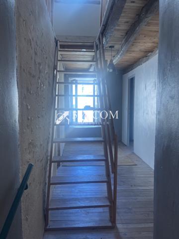 Maison
                                                                                                                                                                                                                                                                                                                        6 pièce(s)                                                                                                                                                                                                          3 chambre(s)                                                                                                                                                                                                          175  m²