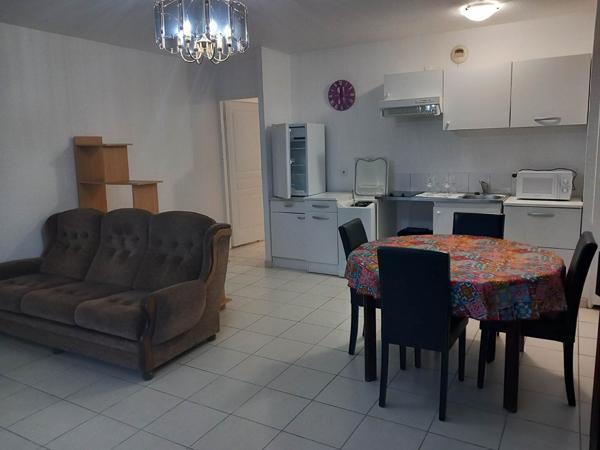 MARTIGNAS SUR JALLE-2 PP MEUBLE EN REZ DE CHAUSSEE AVEC PARKING
