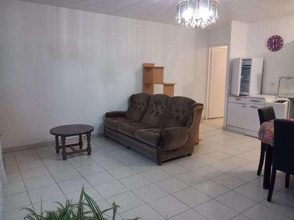 MARTIGNAS SUR JALLE-2 PP MEUBLE EN REZ DE CHAUSSEE AVEC PARKING
