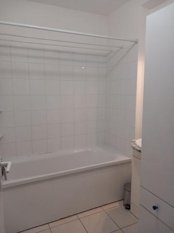 MARTIGNAS SUR JALLE-2 PP MEUBLE EN REZ DE CHAUSSEE AVEC PARKING