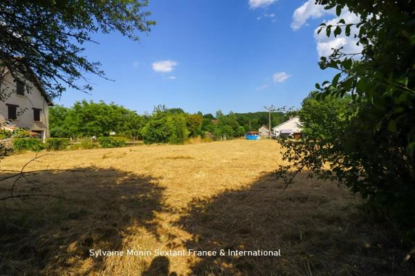 Terrain constructible de 1827 m2 proche gare et commerces