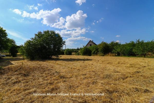Terrain constructible de 1827 m2 proche gare et commerces
