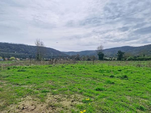 Terrain à bâtir 700 m² , viabilisé , Villemoirieu