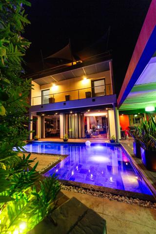 Villa contemporaine – 10 pièces – env. 300 m² – piscine – spa