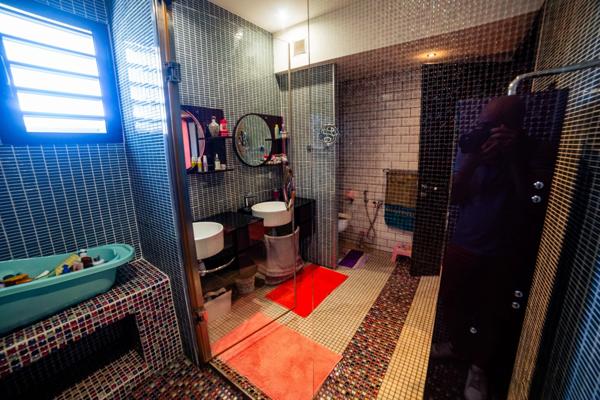 Villa contemporaine – 10 pièces – env. 300 m² – piscine – spa