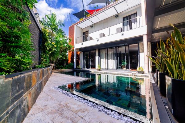 Villa contemporaine – 10 pièces – env. 300 m² – piscine – spa