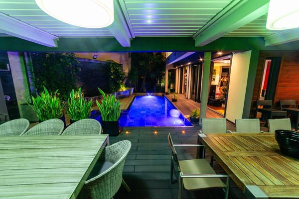 Villa contemporaine – 10 pièces – env. 300 m² – piscine – spa