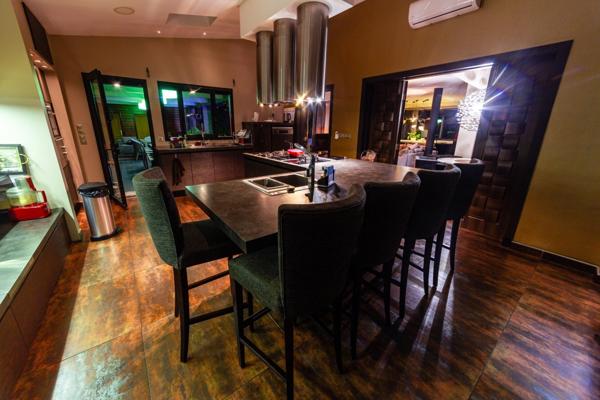 Villa contemporaine – 10 pièces – env. 300 m² – piscine – spa