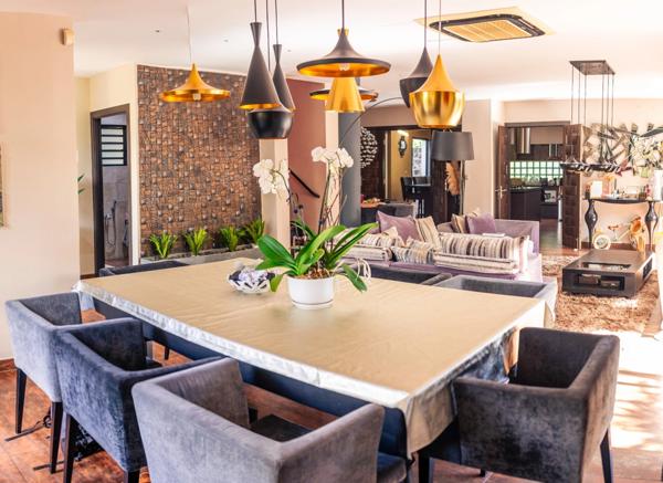 Villa contemporaine – 10 pièces – env. 300 m² – piscine – spa