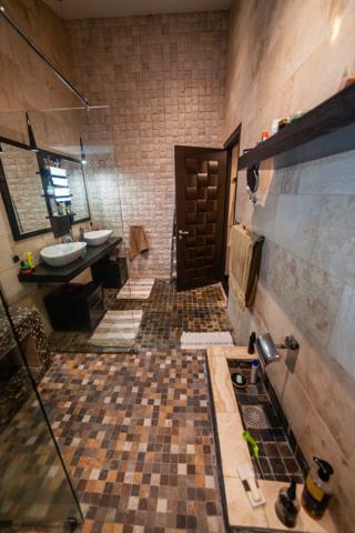 Villa contemporaine – 10 pièces – env. 300 m² – piscine – spa