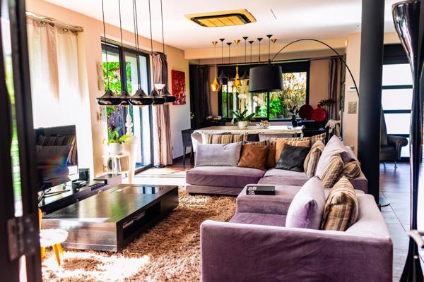 Villa contemporaine – 10 pièces – env. 300 m² – piscine – spa