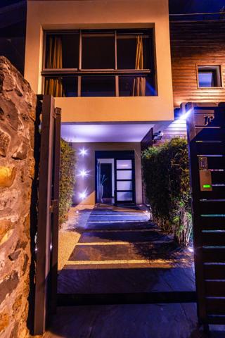 Villa contemporaine – 10 pièces – env. 300 m² – piscine – spa