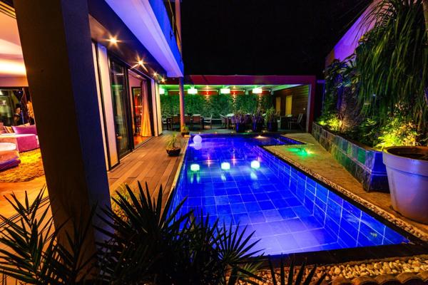 Villa contemporaine – 10 pièces – env. 300 m² – piscine – spa