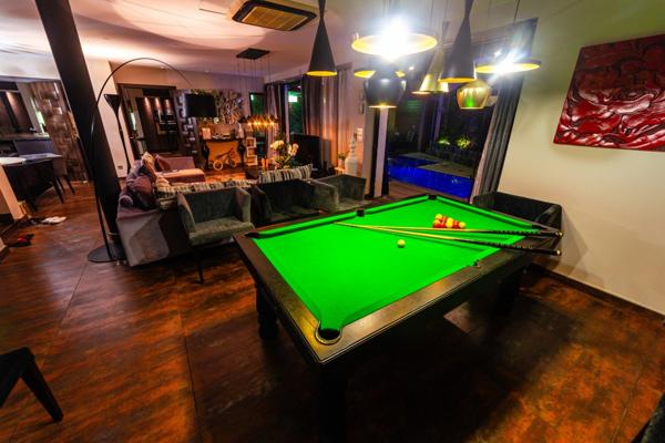 Villa contemporaine – 10 pièces – env. 300 m² – piscine – spa