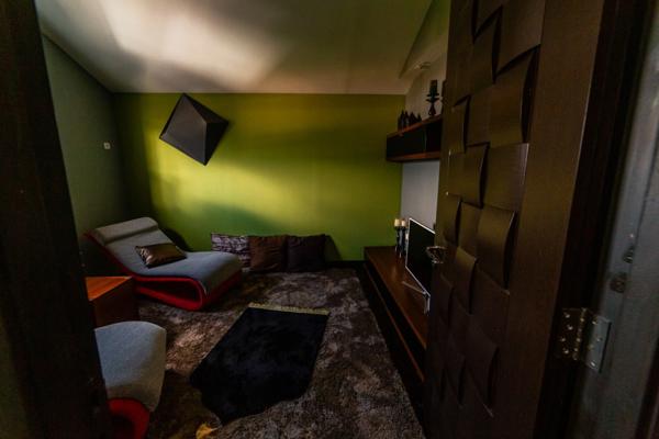 Villa contemporaine – 10 pièces – env. 300 m² – piscine – spa