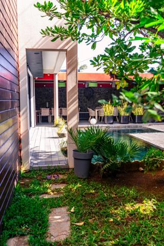 Villa contemporaine – 10 pièces – env. 300 m² – piscine – spa