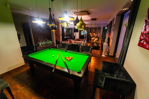 Villa contemporaine – 10 pièces – env. 300 m² – piscine – spa