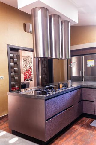 Villa contemporaine – 10 pièces – env. 300 m² – piscine – spa