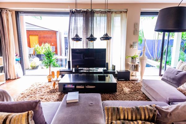 Villa contemporaine – 10 pièces – env. 300 m² – piscine – spa