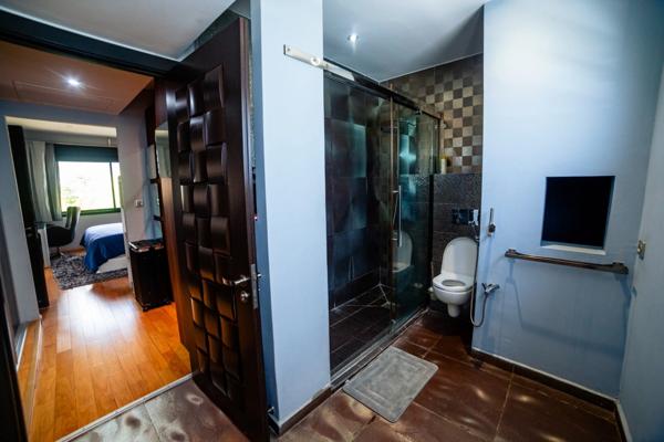 Villa contemporaine – 10 pièces – env. 300 m² – piscine – spa