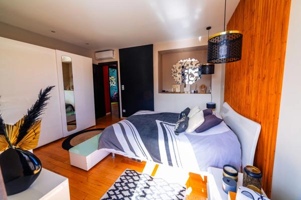 Villa contemporaine – 10 pièces – env. 300 m² – piscine – spa