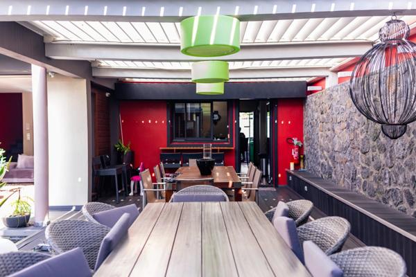 Villa contemporaine – 10 pièces – env. 300 m² – piscine – spa