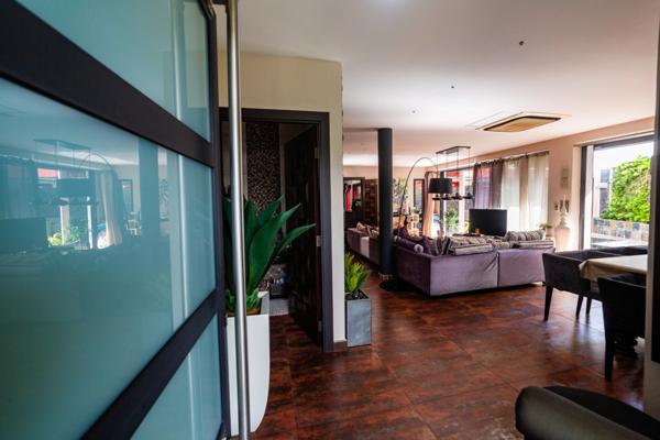 Villa contemporaine – 10 pièces – env. 300 m² – piscine – spa