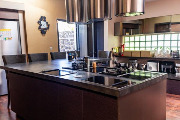 Villa contemporaine – 10 pièces – env. 300 m² – piscine – spa