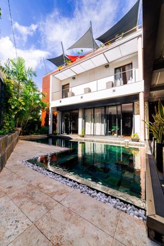 Villa contemporaine – 10 pièces – env. 300 m² – piscine – spa