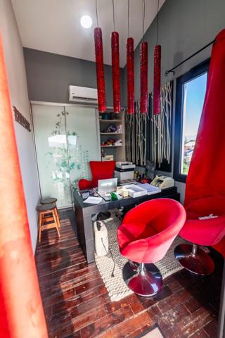 Villa contemporaine – 10 pièces – env. 300 m² – piscine – spa