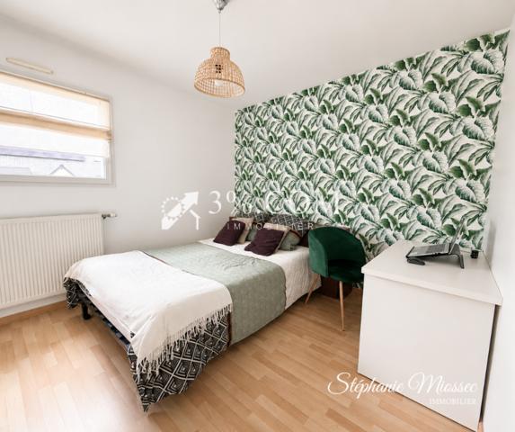 Maison
                                                                                                                                                                                                                                                                                                                        6 pièce(s)                                                                                                                                                                                                          4 chambre(s)                                                                                                                                                                                                          156  m²