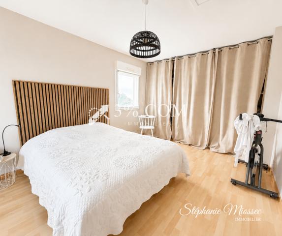 Maison
                                                                                                                                                                                                                                                                                                                        6 pièce(s)                                                                                                                                                                                                          4 chambre(s)                                                                                                                                                                                                          156  m²
