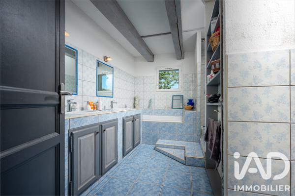Maison à vendre 4 pièces 138,65 m² Sénas