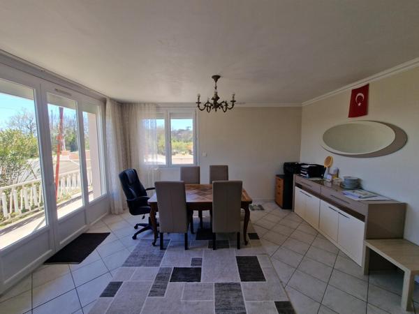 Maison de 100 M2 sur un parcelle de plus de 2000 M2 et un hangar de plus de 100 M2