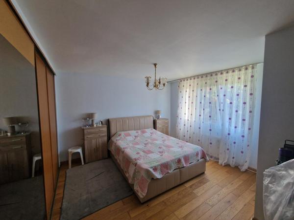 Maison de 100 M2 sur un parcelle de plus de 2000 M2 et un hangar de plus de 100 M2