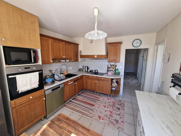 Maison de 100 M2 sur un parcelle de plus de 2000 M2 et un hangar de plus de 100 M2