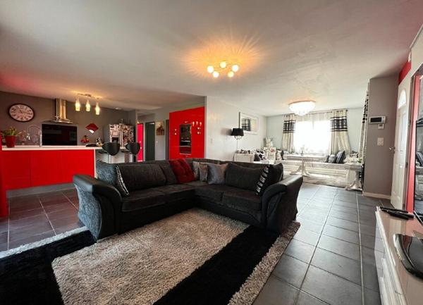 Maison à vendre    4 pièces •  Lavit