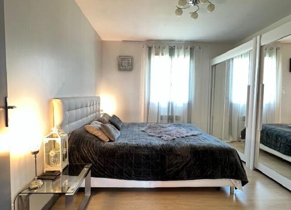 Maison à vendre    4 pièces •  Lavit