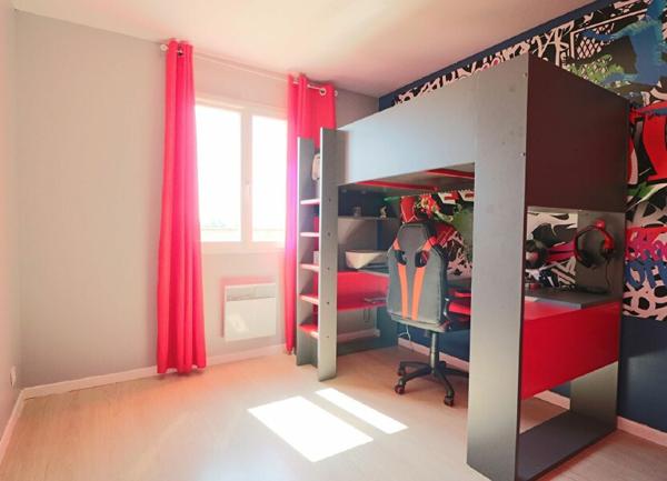 Maison à vendre    4 pièces •  Lavit