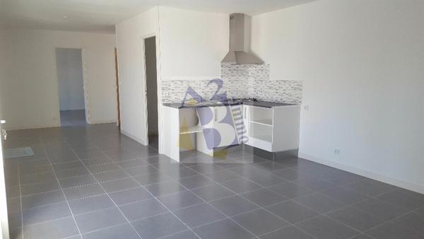 Location maison Gond Pontouvre (16160), 56.53m² avec 2 pièce(s) dont 1 chambre(s). Agence Allard Brimeaud