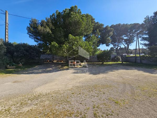 A VENDRE - LANÇON PROVENCE - Maison T6 avec 4 Chambres - sous-sol total - Jardin piscinable