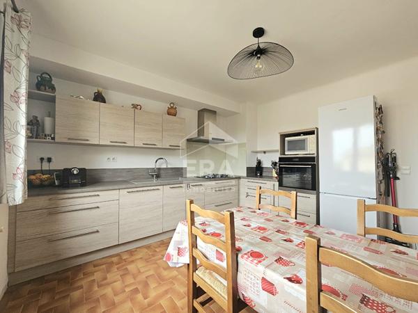 A VENDRE - LANÇON PROVENCE - Maison T6 avec 4 Chambres - sous-sol total - Jardin piscinable