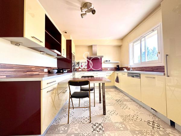 Angouleme – Maison avec piscine – 7 pièce(s) 144 m2 env.