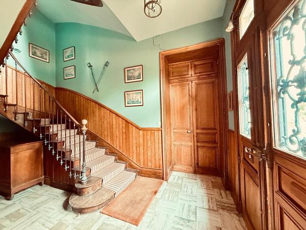 Maison de maître et dépendances dans un écrin de nature préservé