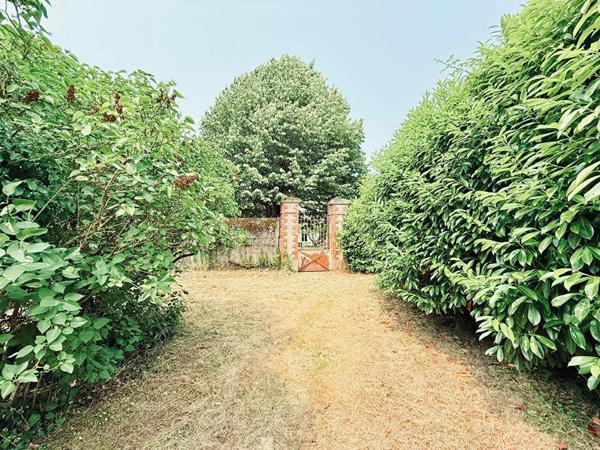 Maison de maître et dépendances dans un écrin de nature préservé